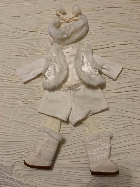 American Girl Other - American Girl Retired Winter White Outfit Faux Fur Boots Set